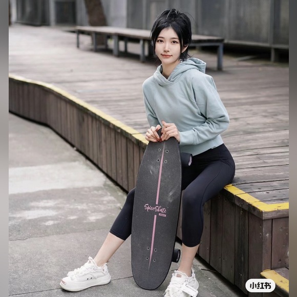 Lululemon Loungeful Cropped Hoodie
Silver Blue - Picture 2 of 10